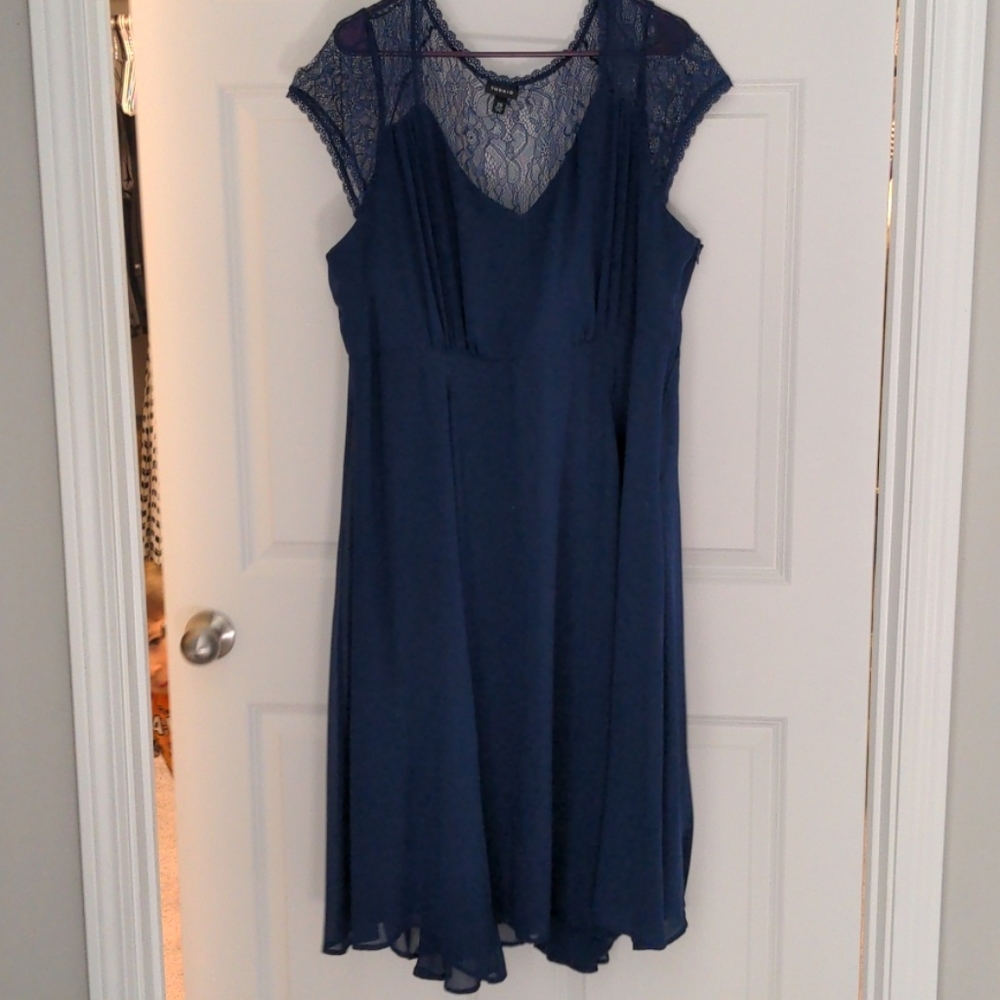 Used torrid size 20 lace sleeve midi dress